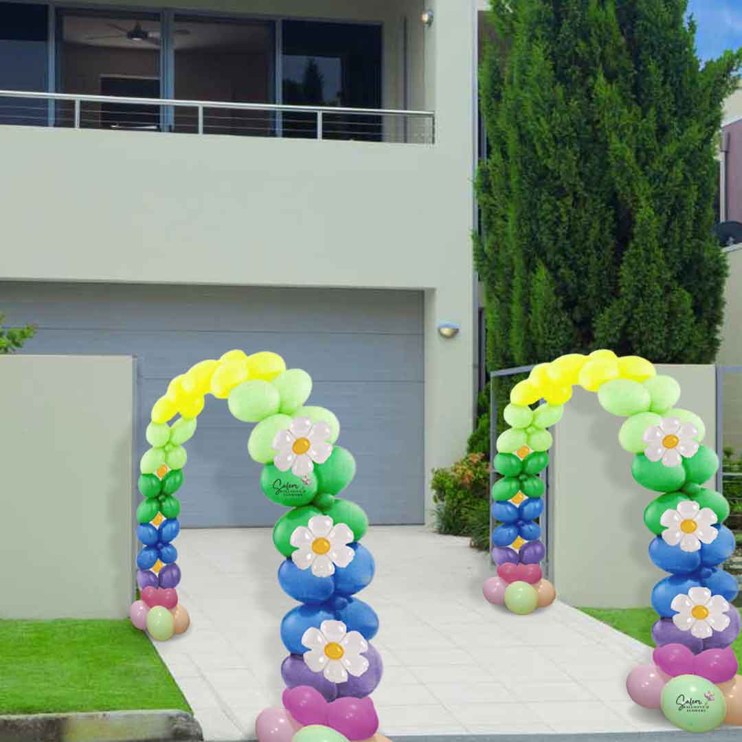 A modern house decorated with 2 Balloon arch made with link balloons and decorates with daisy flower balloons. Salem Oregon balloon decor.