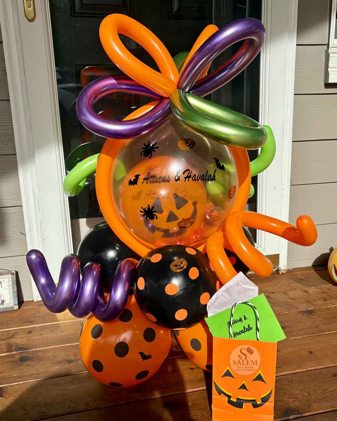 Ramo de globos con cabeza de calabaza