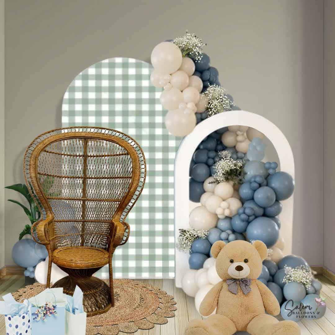 Teddy bear balloon decor. Featuring a tall peacock chair in front of 2 panels with balloon garlands in pastel colors. Balloon decor. Orgon.
